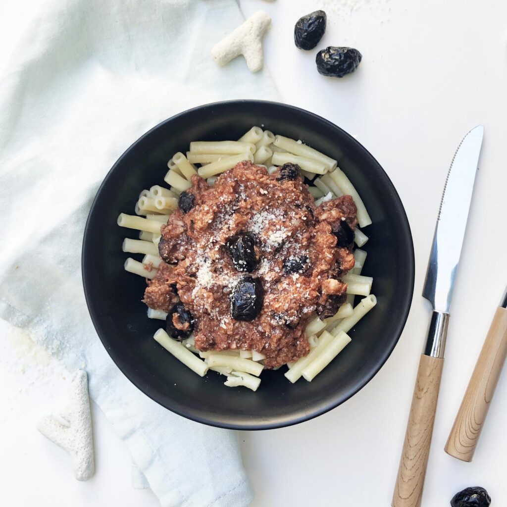 Des pâtes + une boîte de thon + du coulis de tomate + un filet d'huile d'olive + un peu de parmesan = un repas complet ! Retrouvez la recette express des “Pasta di Marco” sur l’app Appetia !